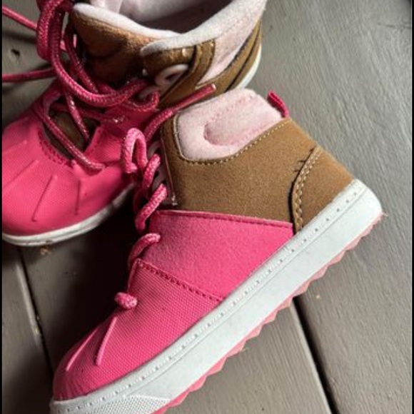 OshKosh Duck Boots - Picture 2 of 3